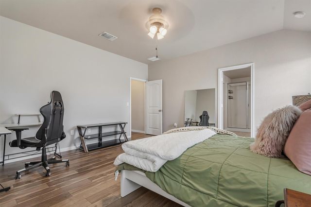 176 Dusky Thrush DR, Kyle, TX 78640