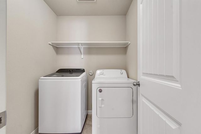176 Dusky Thrush DR, Kyle, TX 78640