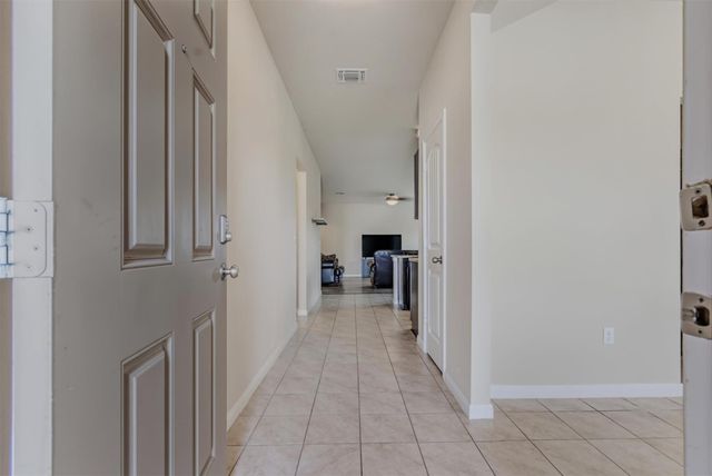 176 Dusky Thrush DR, Kyle, TX 78640
