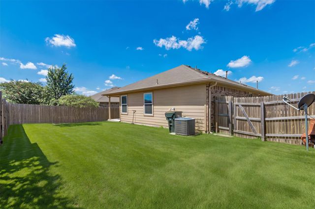 176 Dusky Thrush DR, Kyle, TX 78640