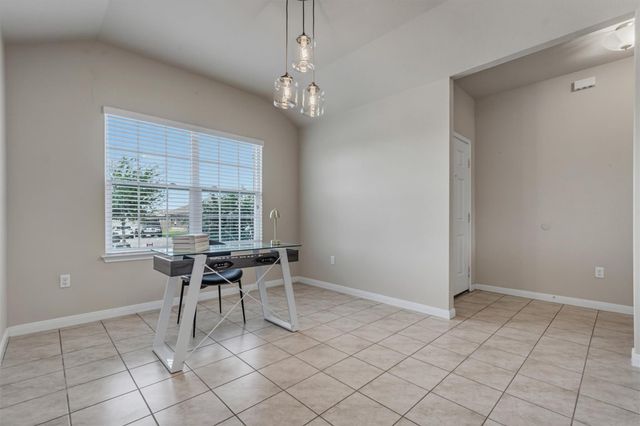 176 Dusky Thrush DR, Kyle, TX 78640