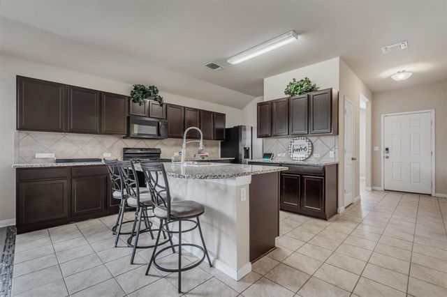 176 Dusky Thrush DR, Kyle, TX 78640