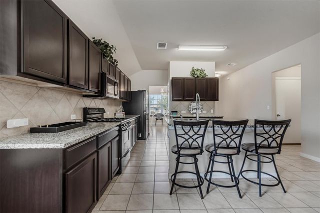 176 Dusky Thrush DR, Kyle, TX 78640