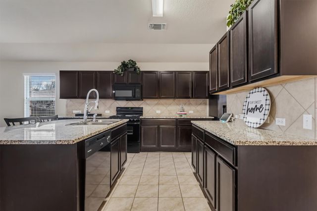 176 Dusky Thrush DR, Kyle, TX 78640