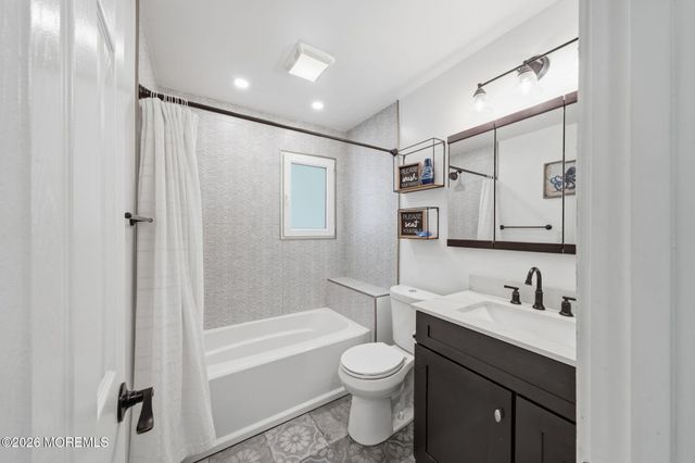 47 Kendall Drive, Parlin, NJ 08859