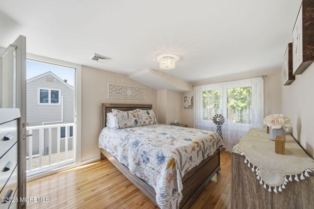 47 Kendall Drive, Parlin, NJ 08859