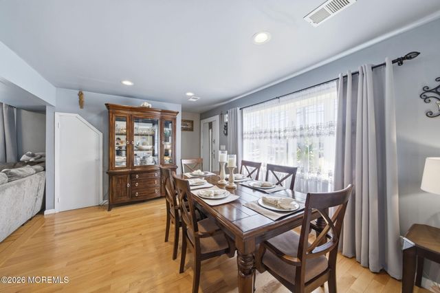 47 Kendall Drive, Parlin, NJ 08859