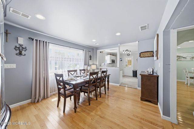 47 Kendall Drive, Parlin, NJ 08859