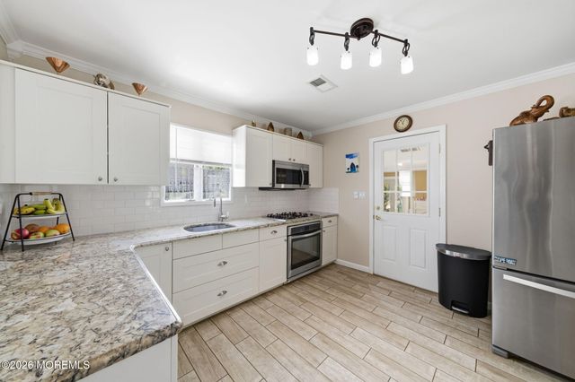 47 Kendall Drive, Parlin, NJ 08859