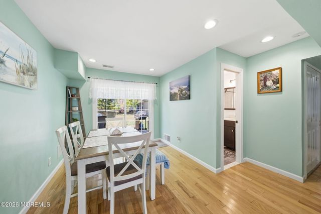 47 Kendall Drive, Parlin, NJ 08859