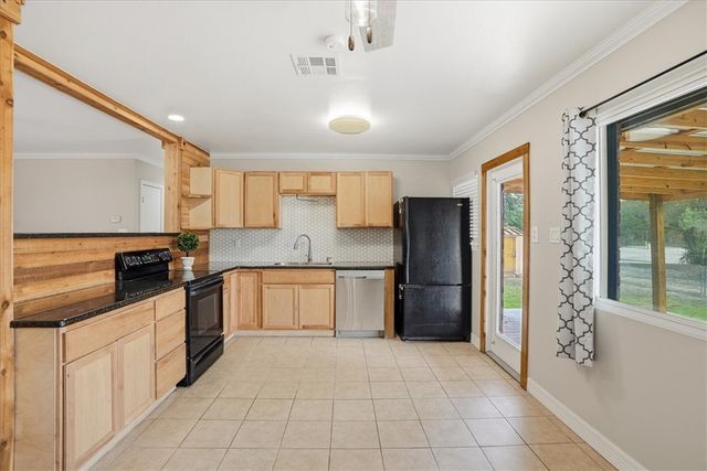 1209 Terry St, George West, TX 78022