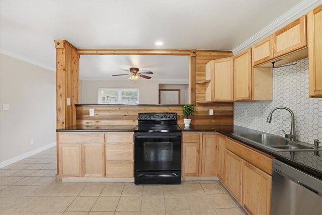 1209 Terry St, George West, TX 78022