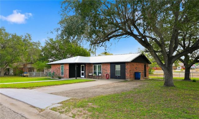 1209 Terry St, George West, TX 78022