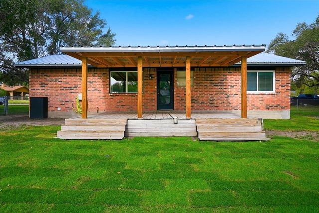 1209 Terry St, George West, TX 78022