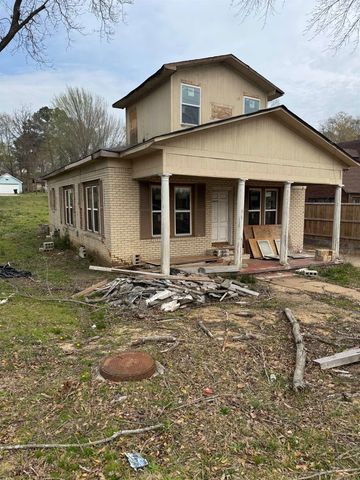 311 W COURT AVE, Selmer, TN 38375