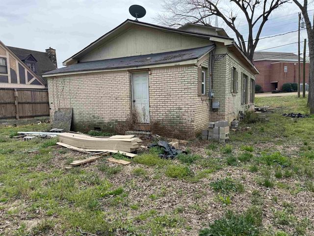 311 W COURT AVE, Selmer, TN 38375