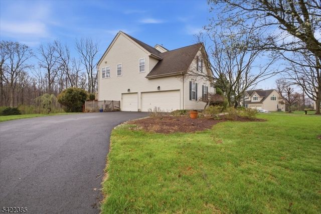 2 Picasso Court, Franklin Twp., NJ 08873