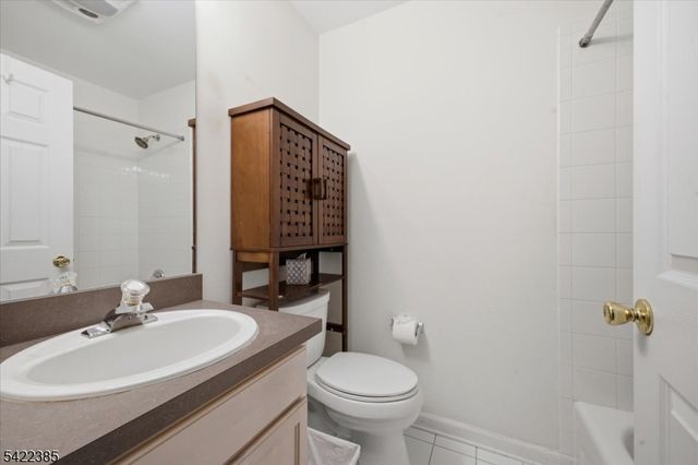 2 Picasso Court, Franklin Twp., NJ 08873