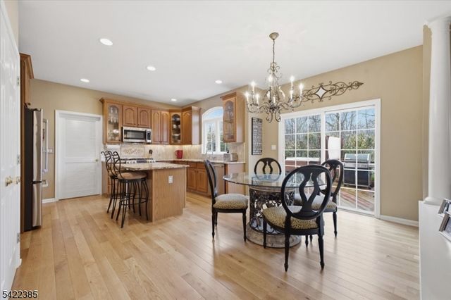 2 Picasso Court, Franklin Twp., NJ 08873
