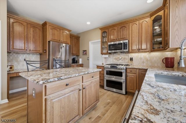 2 Picasso Court, Franklin Twp., NJ 08873