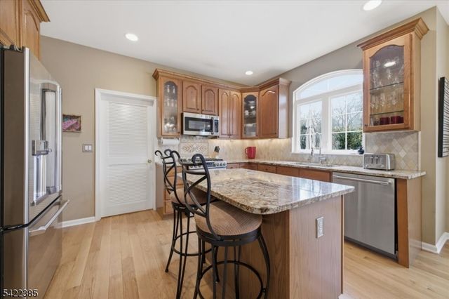 2 Picasso Court, Franklin Twp., NJ 08873