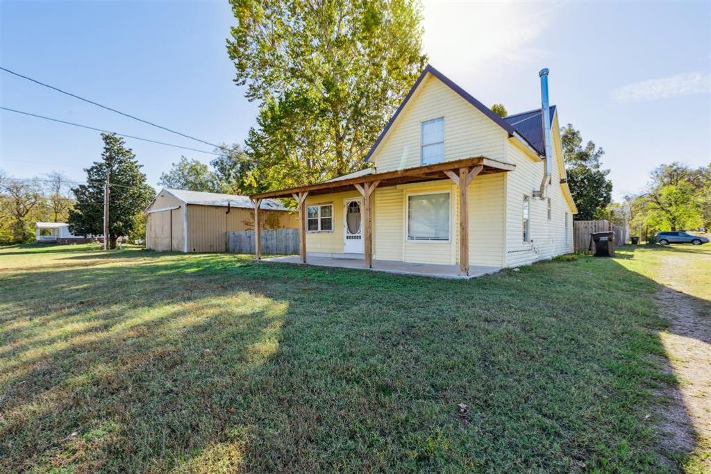 922 W Hinchley Avenue, Mcloud, OK 74851