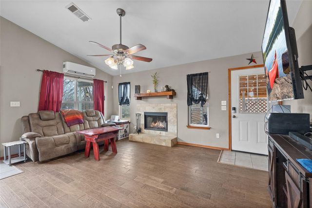 813 Airway ST, Kingsland, TX 78639