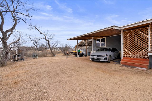 813 Airway ST, Kingsland, TX 78639