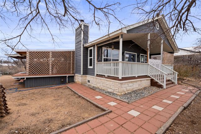 813 Airway ST, Kingsland, TX 78639