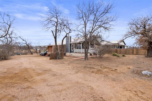 813 Airway ST, Kingsland, TX 78639