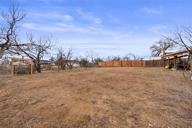 813 Airway ST, Kingsland, TX 78639