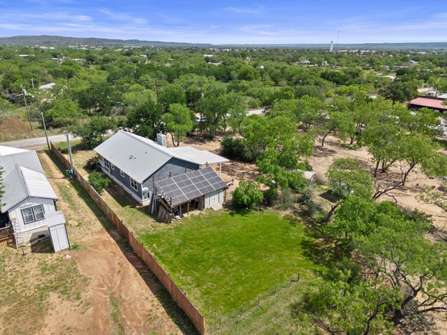 813 Airway ST, Kingsland, TX 78639