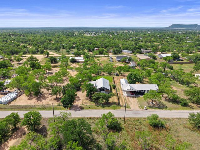 813 Airway ST, Kingsland, TX 78639