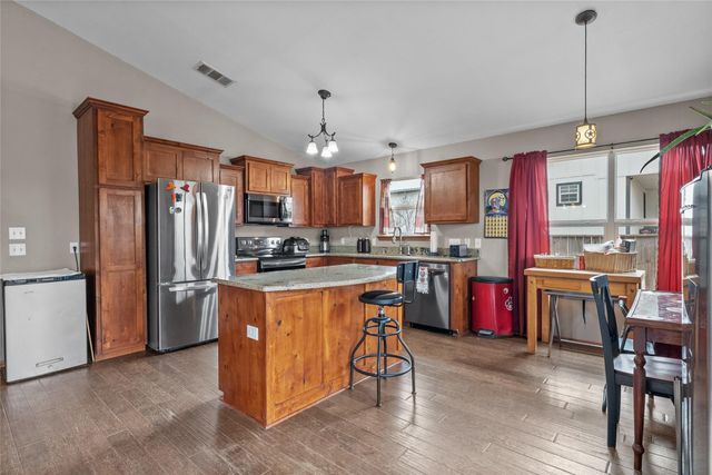 813 Airway ST, Kingsland, TX 78639