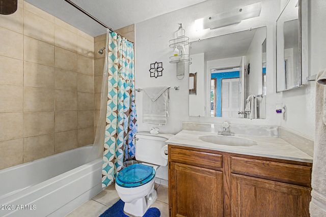 7145 W INDIANOLA Avenue, Phoenix, AZ 85033