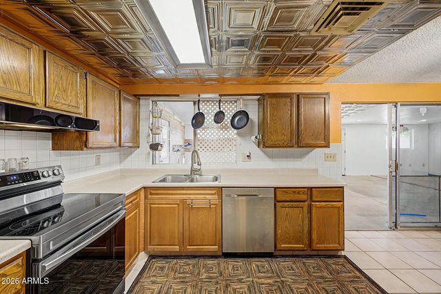 7145 W INDIANOLA Avenue, Phoenix, AZ 85033
