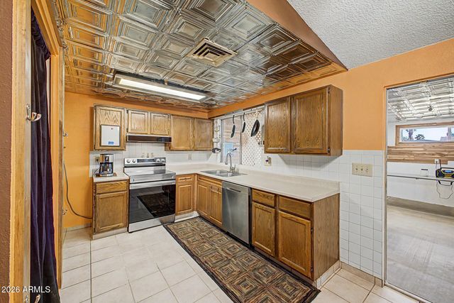 7145 W INDIANOLA Avenue, Phoenix, AZ 85033