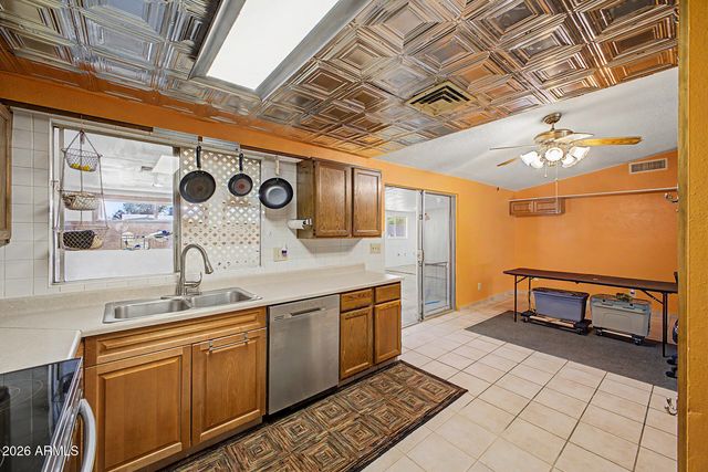7145 W INDIANOLA Avenue, Phoenix, AZ 85033
