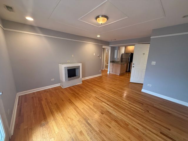 6954 N Greenview Avenue 303, Chicago, IL 60626