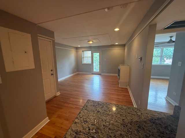 6954 N Greenview Avenue 303, Chicago, IL 60626