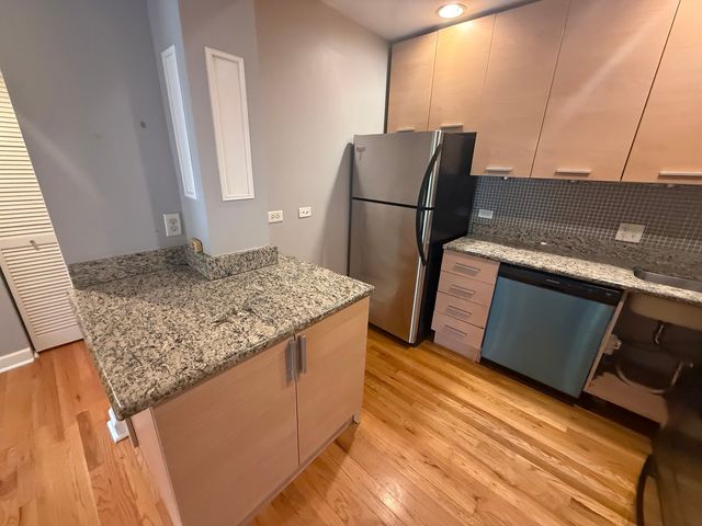 6954 N Greenview Avenue 303, Chicago, IL 60626