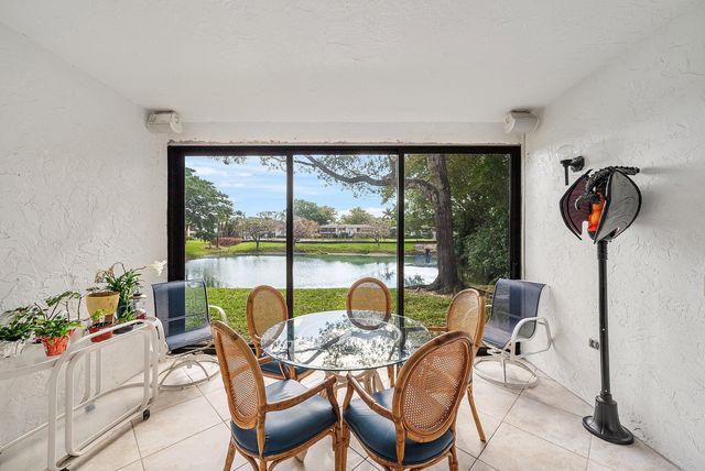 22 Westgate Lane E, Boynton Beach, FL 33436