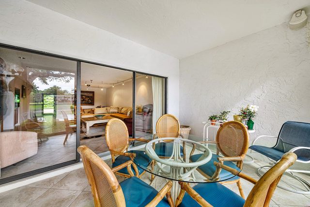 22 Westgate Lane E, Boynton Beach, FL 33436