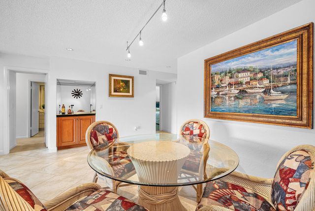 22 Westgate Lane E, Boynton Beach, FL 33436