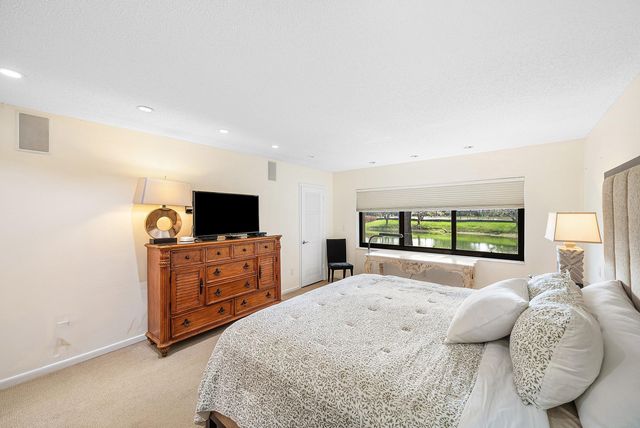 22 Westgate Lane E, Boynton Beach, FL 33436