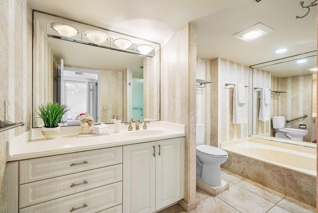 22 Westgate Lane E, Boynton Beach, FL 33436