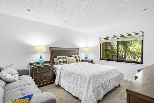 22 Westgate Lane E, Boynton Beach, FL 33436