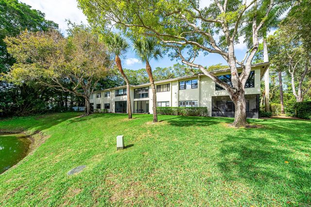 22 Westgate Lane E, Boynton Beach, FL 33436