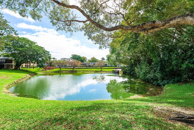 22 Westgate Lane E, Boynton Beach, FL 33436