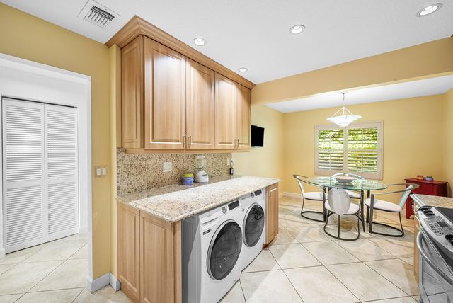 22 Westgate Lane E, Boynton Beach, FL 33436